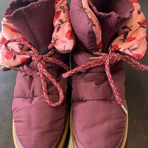 kate spade Burgundy Puffer Boots with Pink Floral Trim size 10.5 B